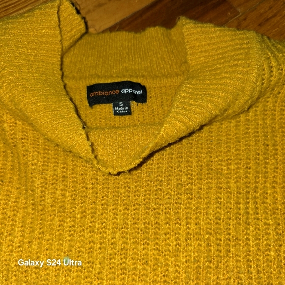 Sweaters - Picture 1 of 3